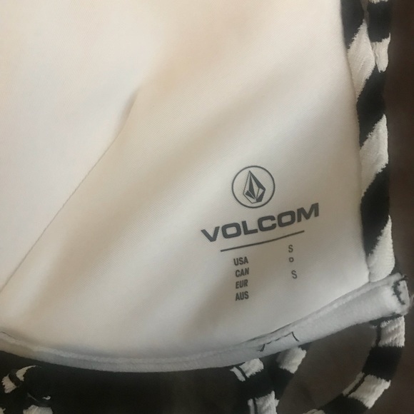 🔻Volcom broken lines triangle striped bikini top - Picture 7 of 7